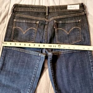 Levi's slightly curvy classic boot cut size 8/29